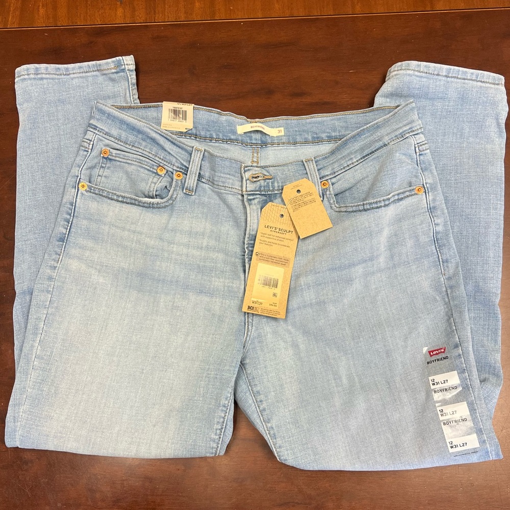 Levi’s NWT Boyfriend jeans (W31 L27)